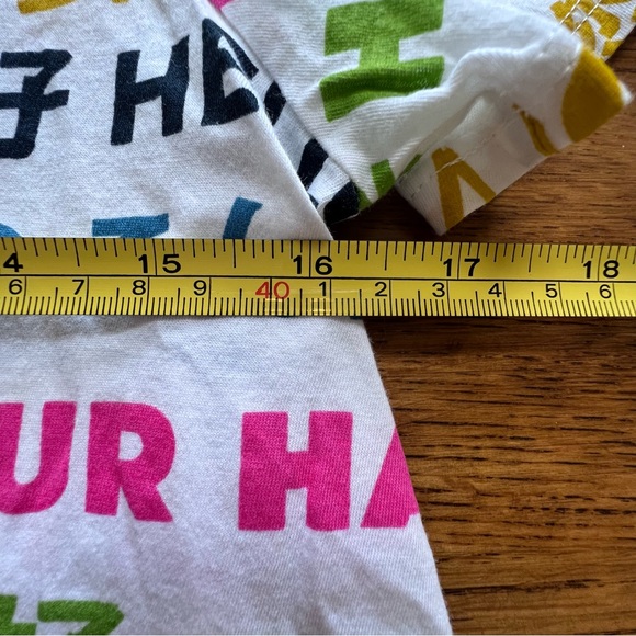 ⭐️ Kate Spade Hello Bon Jour Multicultural Short Sleeve Tee EUC Size EXTRA SMALL - Picture 6 of 9